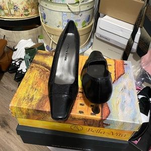 Black pumps